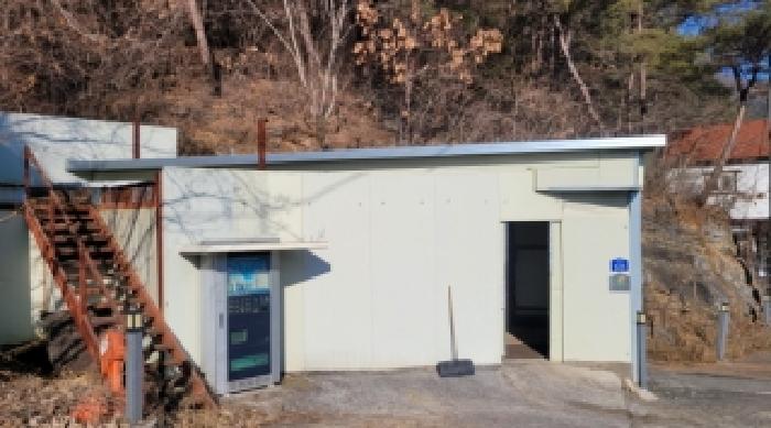기호 1번 지상에 소재하는 것으로 보이는 제시외 조립식판넬조 판넬지붕 창고