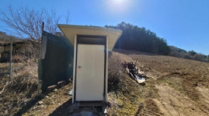 기호 3번 지상에 소재하는 것으로 보이는 제시외 조립식 화장실