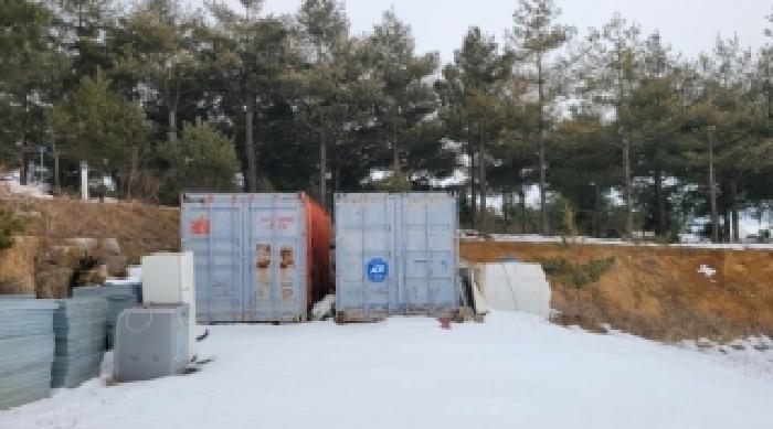 기호 1번 지상에 소재하는 것으로 보이는 제시외 이동가능한 컨테이너