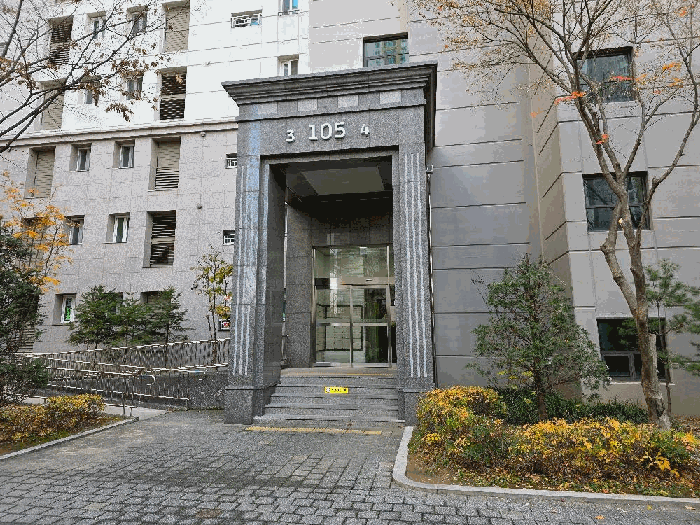 본건 주출입구