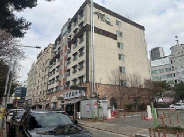 본건