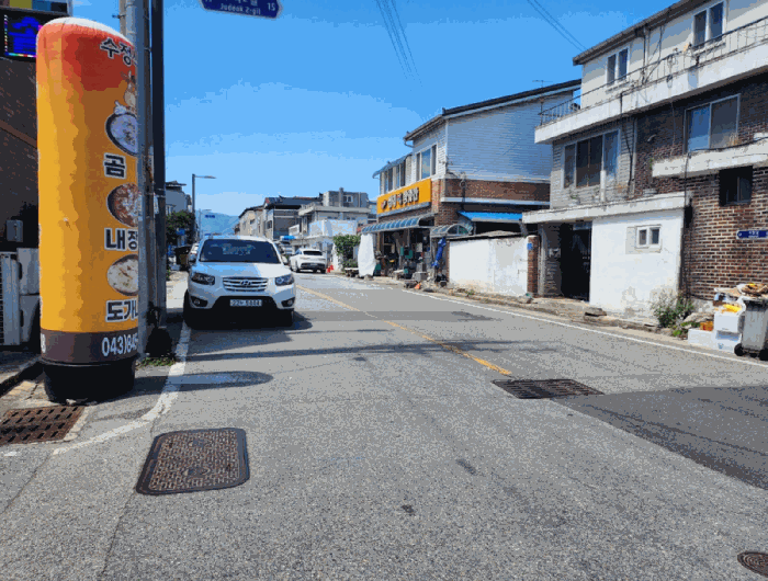 남측 도로 및 주위환경