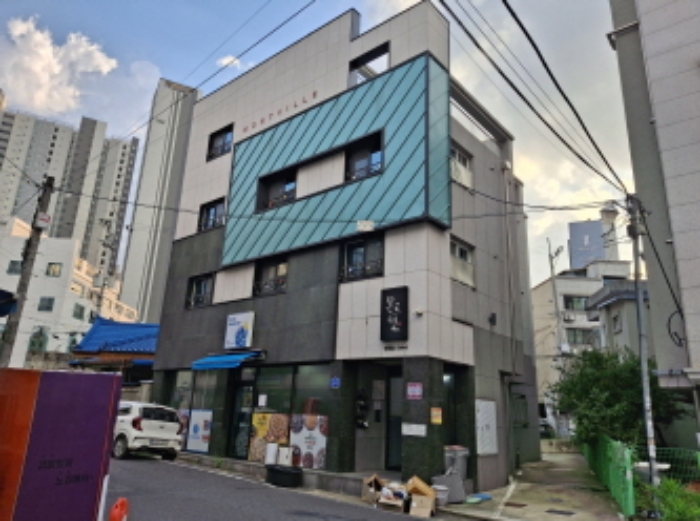 건물 전경
