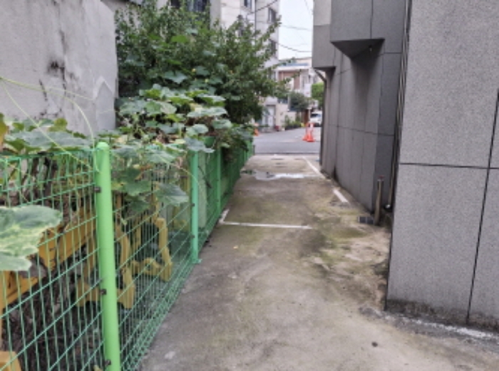 건물 우측 모습