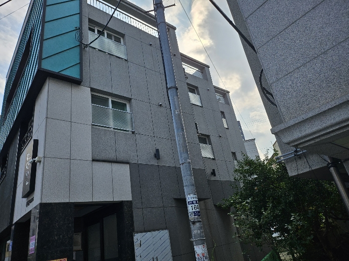 본건 북측 앞에서 촬영