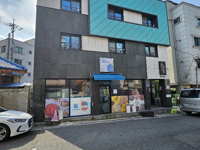 본건 동측 앞에서 촬영