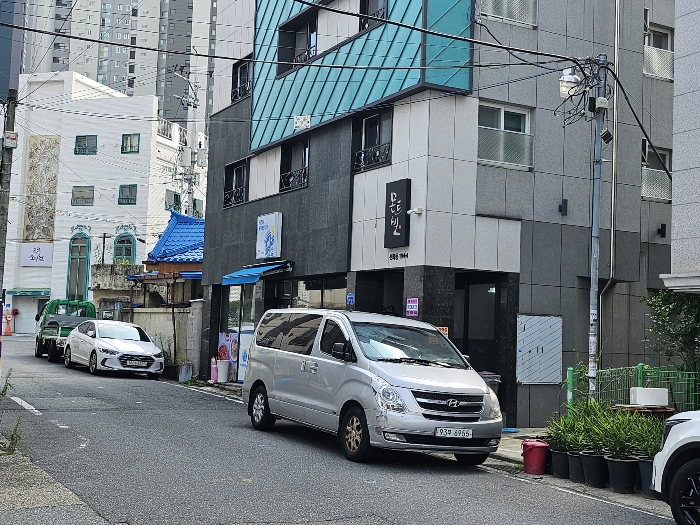 본건 동측 인접도로 주위환경