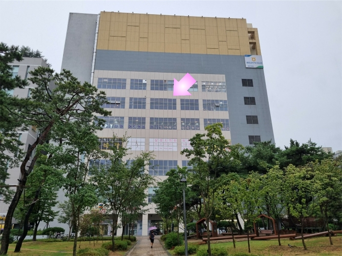 본건 (북측에서 촬영)