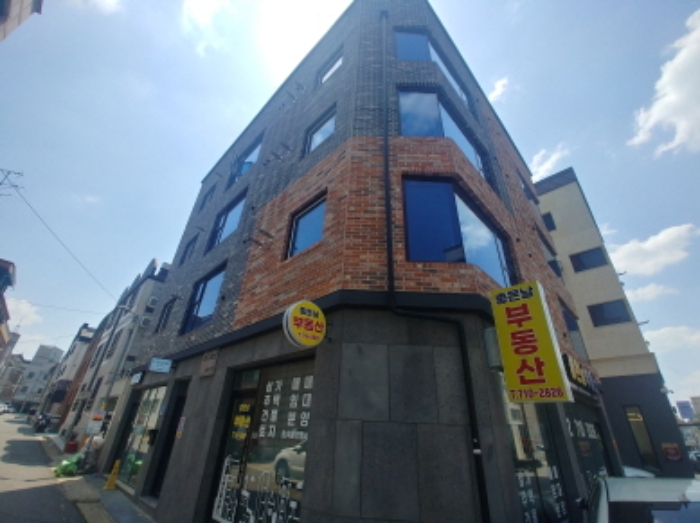 건물 전경