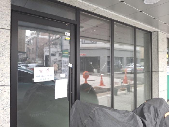 1층 점포2 안내문 부착