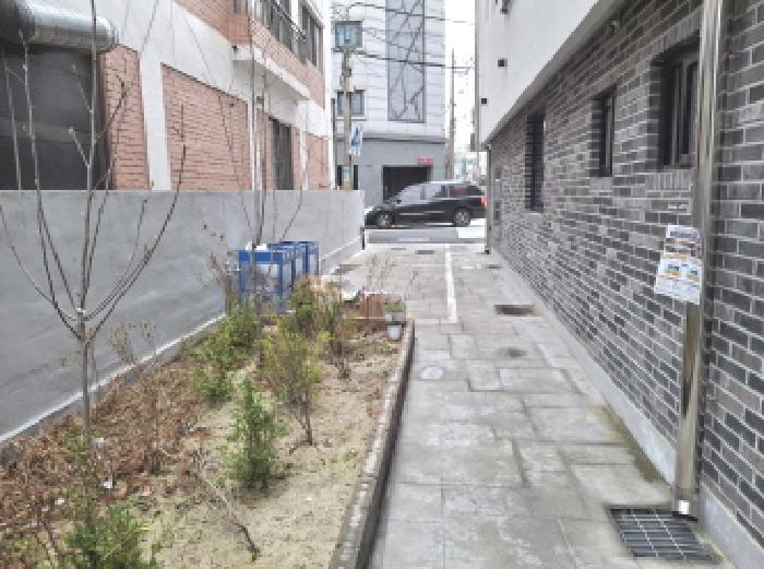 건물 우측 모습