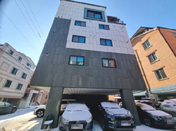 건물 우측 모습