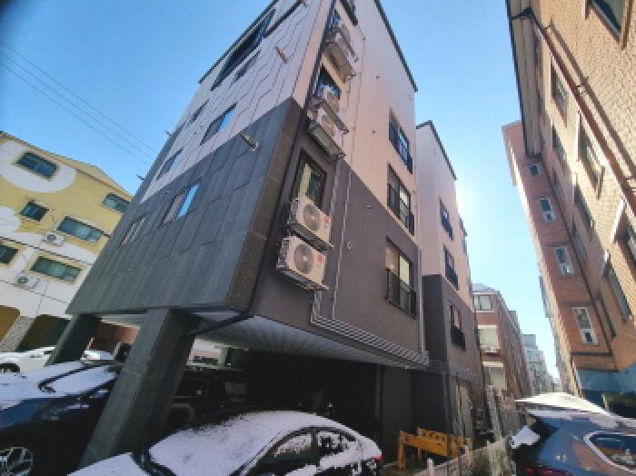 건물 뒷쪽 모습