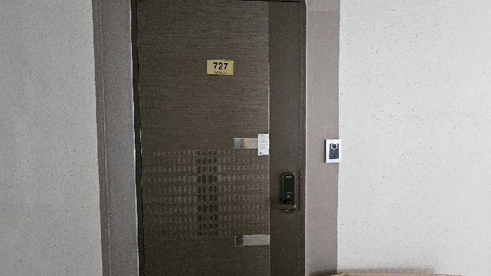 7층 727호 현관문