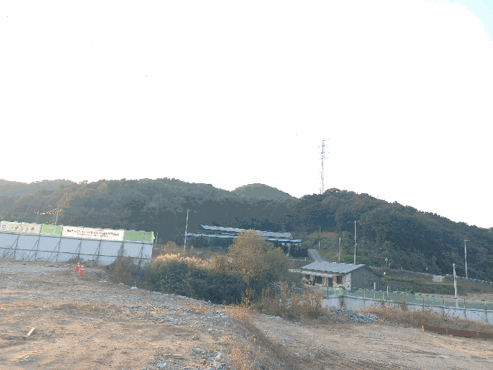 본건 동측에서 촬영