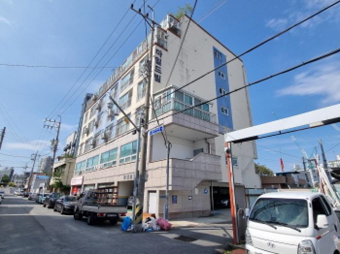 우측 대각선 촬영