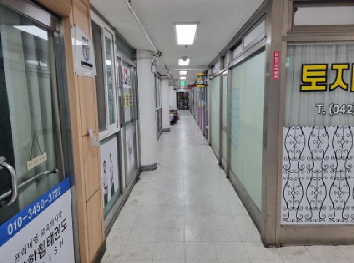 지하층 복도