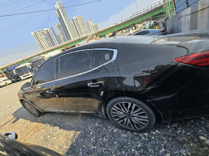 대상물건 운전석 측면 전경