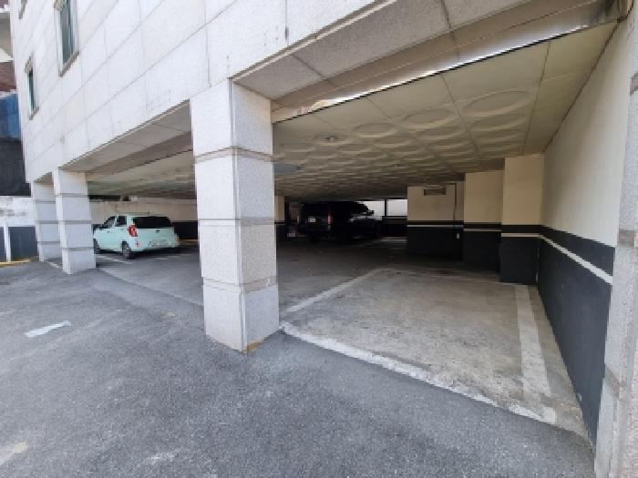 1층 주차장