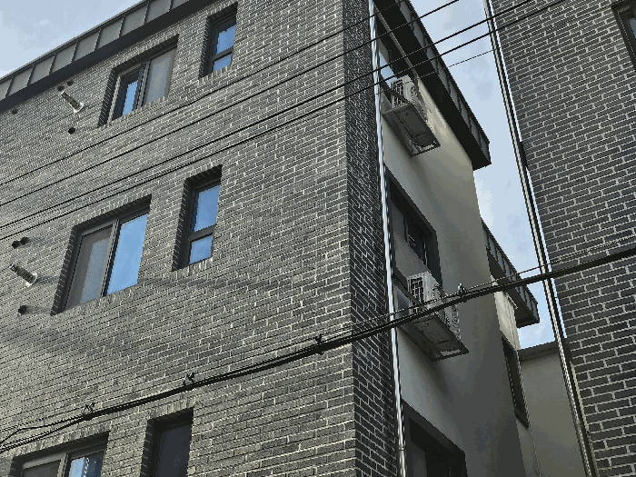 본건 남동측 앞에서 동측경계방향 촬영