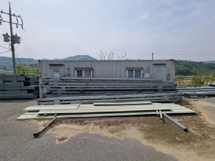 제시외 컨테이너(목록1 건물 맞은편)