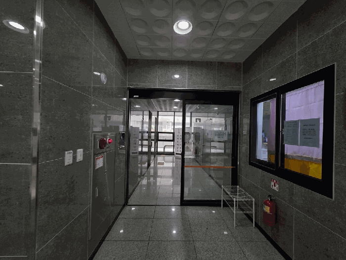 1층 출입구 전경