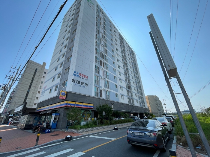 본건 전경 북동측에서 촬영