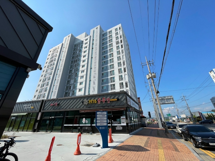 본건 전경 남동측에서 촬영