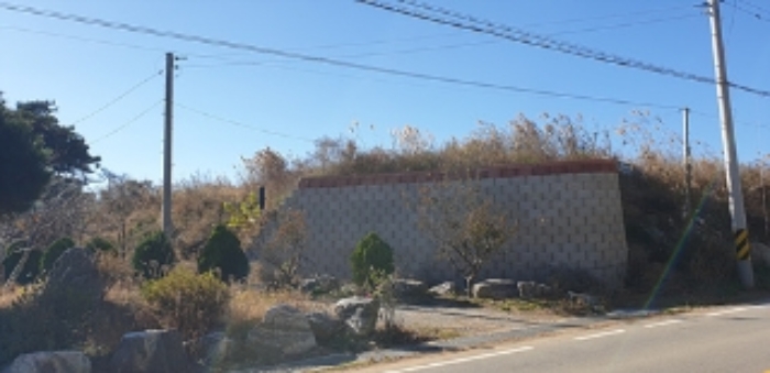 2번 부동산 남측 경계분분 옹벽 모습