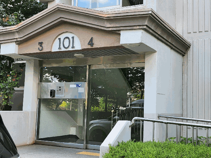 본건 전경(공동현관)