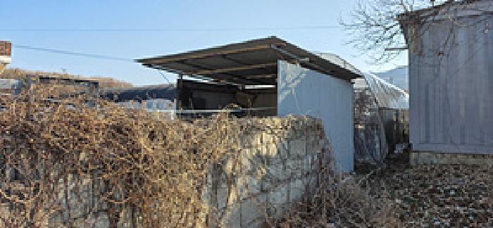 9번 부동산 동측 지상에 걸쳐있는것으로 보이는 건물 1동(오성2길 16) 모습