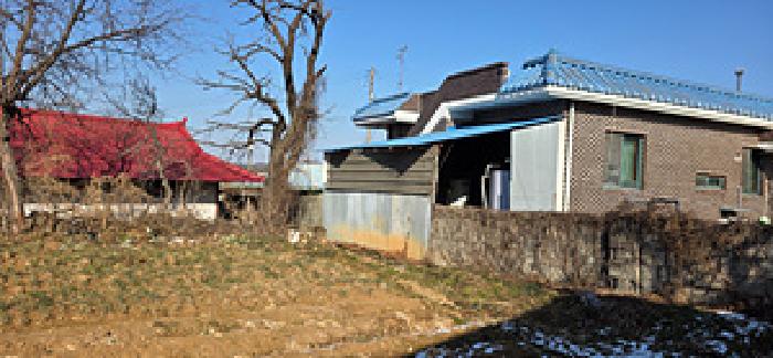 9번 부동산 동측 지상에 걸쳐있는것으로 보이는 건물 1동(오성2길 16) 모습
