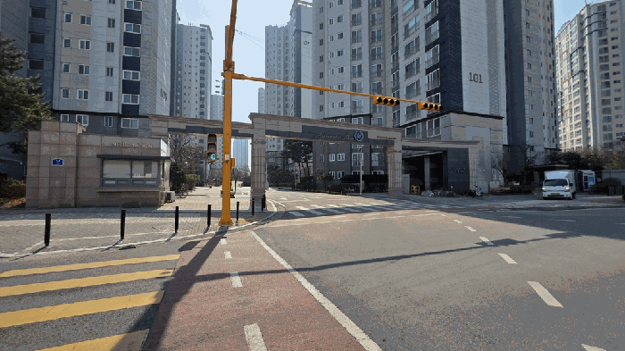 아파트단지 출입구