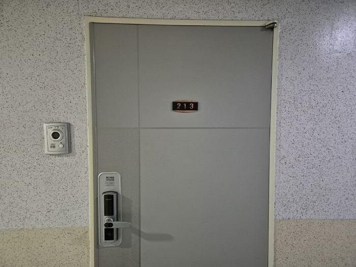 본건 출입구