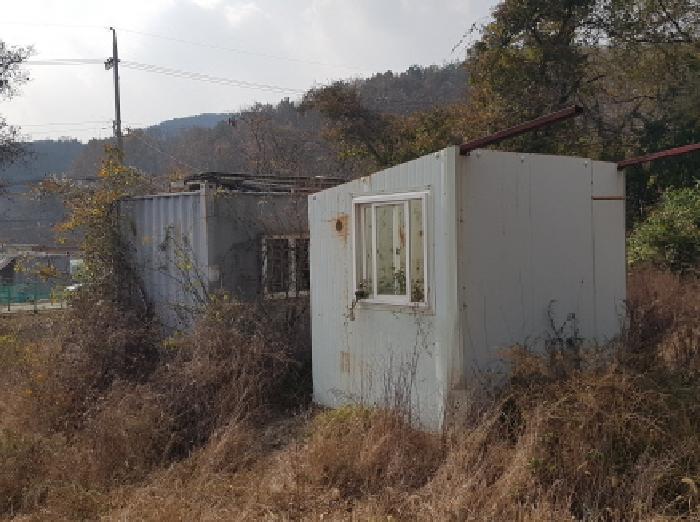 본건 지상에 소재하는 제시외 컨테이너박스
