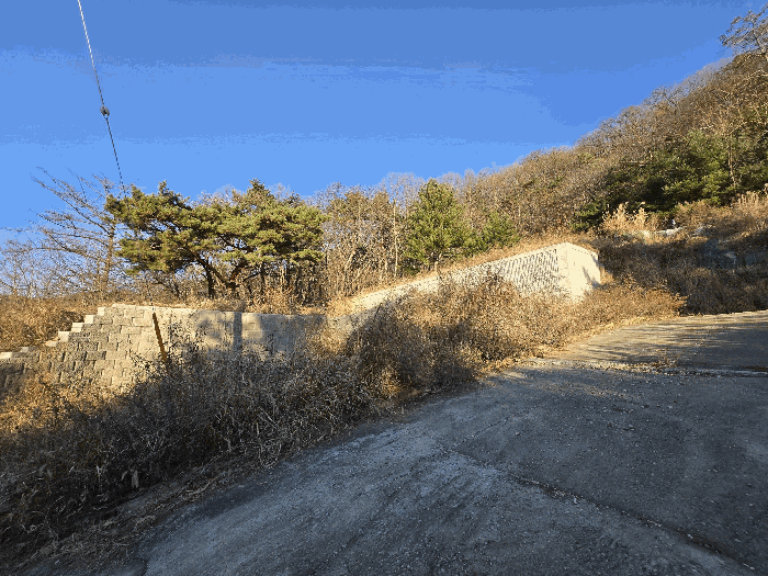 기호5 : 사진왼쪽 옹벽 중 사선(斜線)옹벽밑.
기호1 중 남서측 저지(低地)