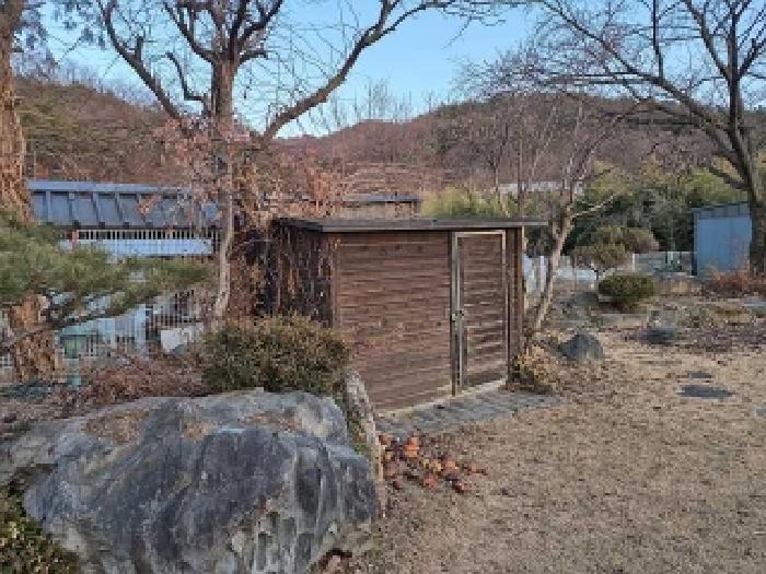 개집(기와지붕), 창고(작업실)
