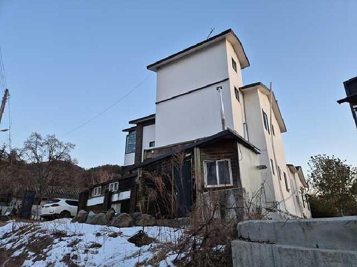 건물 후면 사진