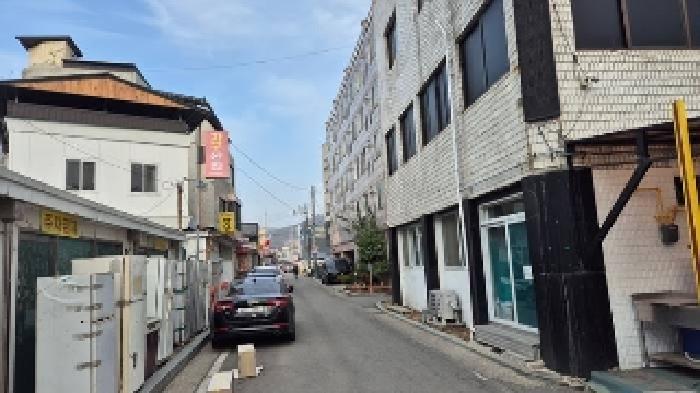 이건 부동산 앞 통행도로