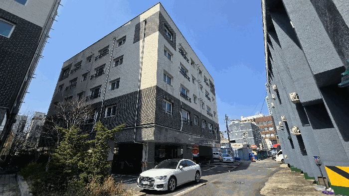 남동측에서 바라본 전경