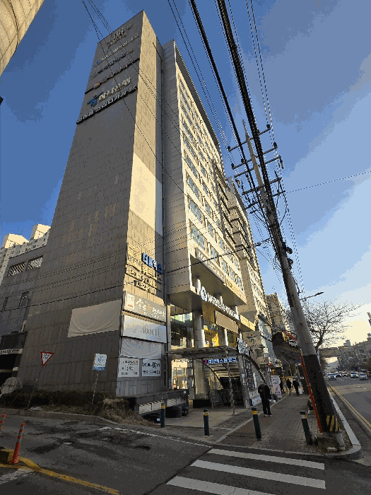 본건기호1이 속한 건물( Ⅰ동 ) 북서측 전경(前景)