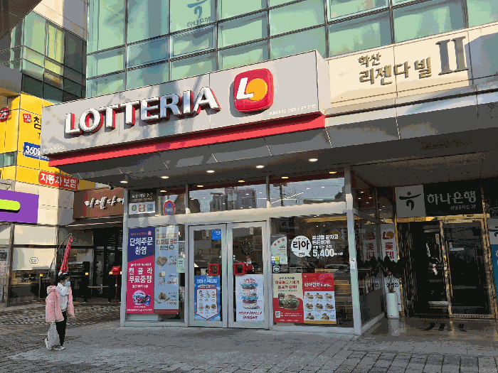 본건기호2( Ⅱ동 102호 ) 남서측 전경(前景)