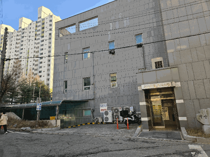 Ⅰ동 북측 지하주차장 차량 입출구