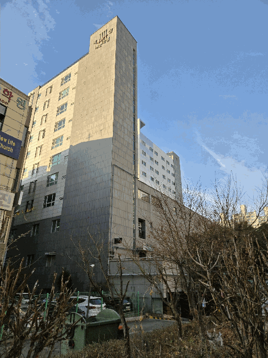 본건기호2,3이 속한 건물( Ⅱ동 ) 남동측 전경(前景)