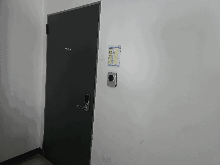 본건 현관문