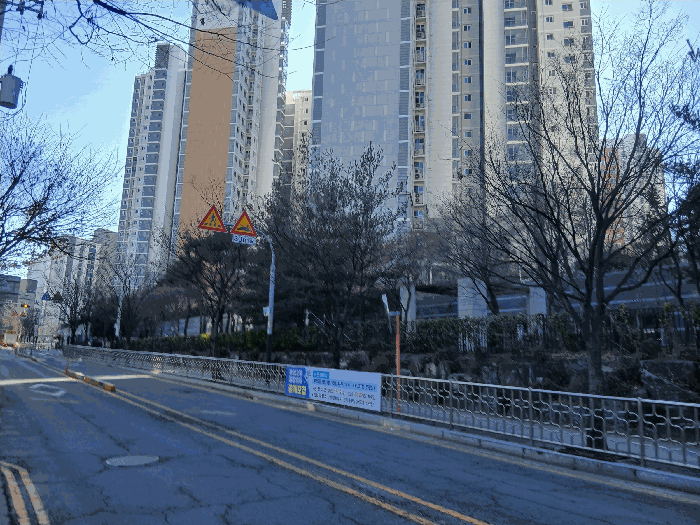 동측 도로