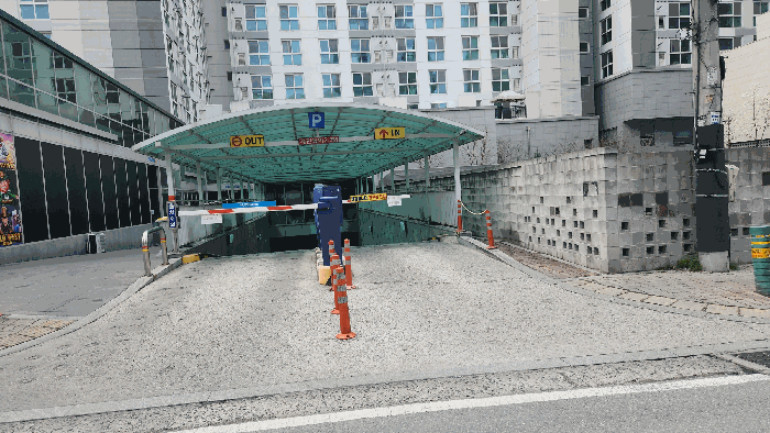 지하주차장(입구)