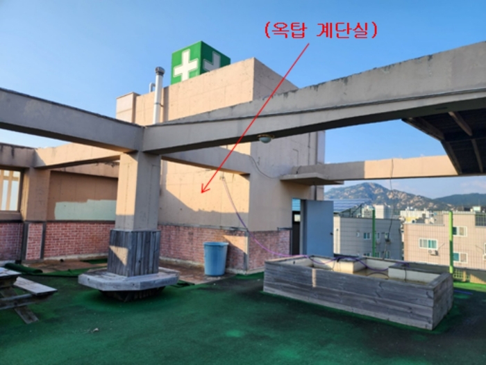 옥상 소재 '옥탑 계단실' 전경