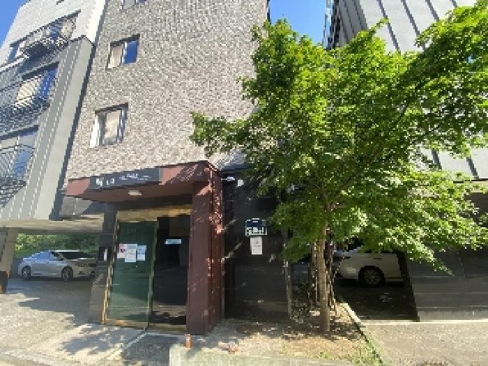정면부분 화단