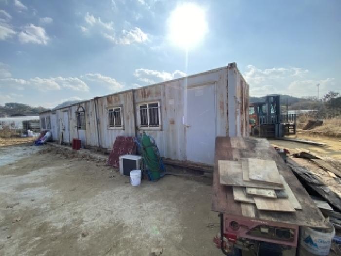 목록 3 서쪽 부분 컨테이너박스 및 주변 공업용 산소통 및 폐목재